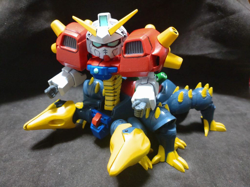 SDですがかなりボリュームのあるキットです。可動範囲も広いし良いキットです。手首は大きさは良いのですが、ディテール微妙、謎の挟み込み式でほぼ稼働しませんので、良さげなの物に交換。