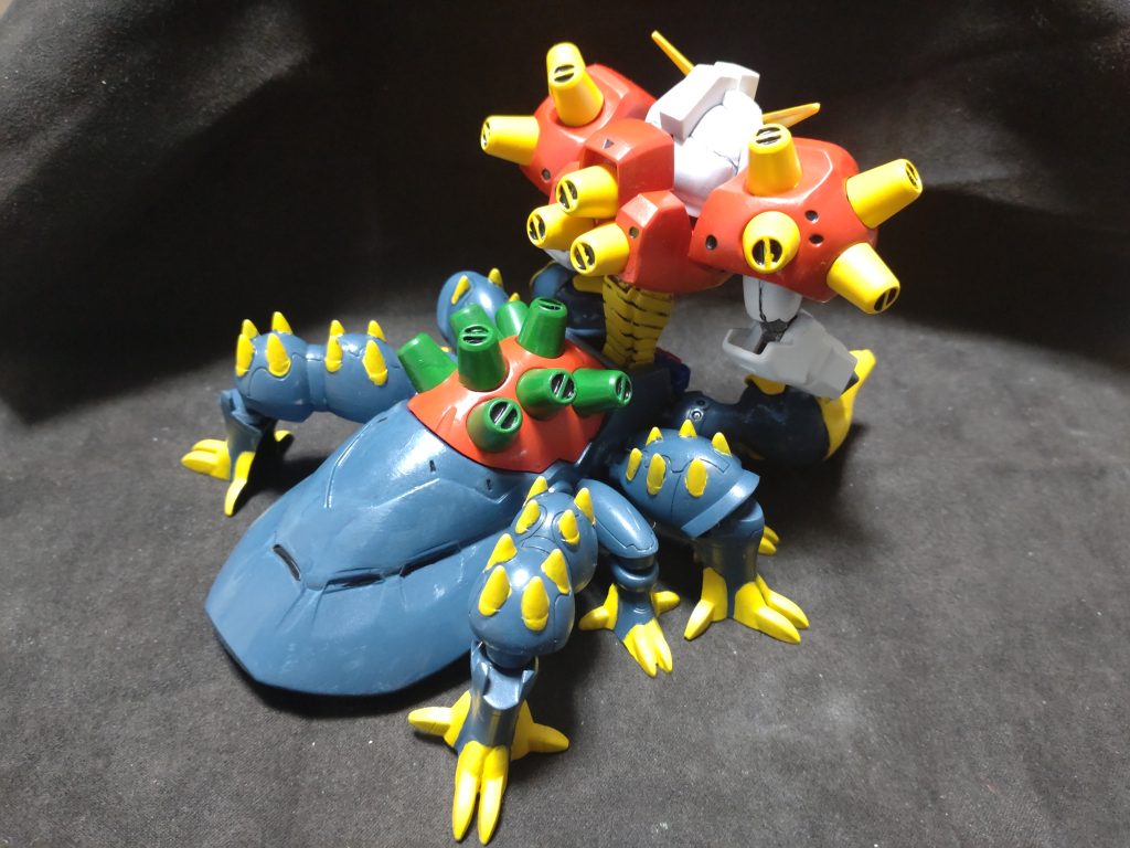 後ろからみたらガンダムって分かんないですね。