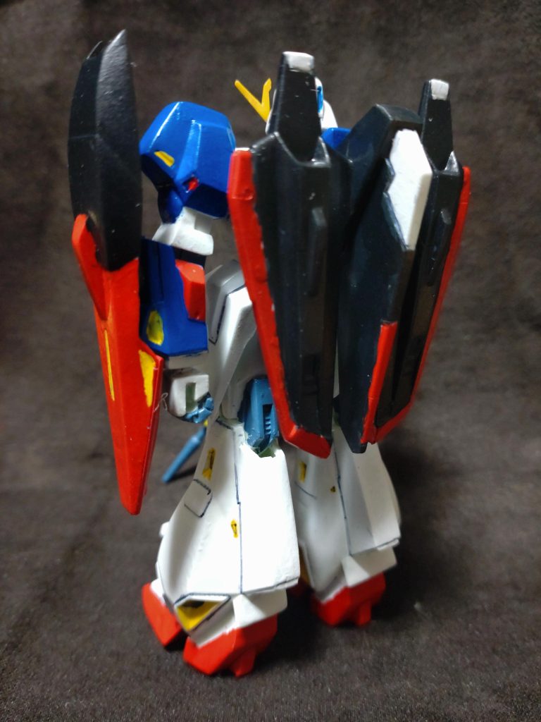 バックパックは脅威のワンパーツ!塗装は水性筆塗り、手首は挟み込みになってるので、塗装のことも考え真鍮線で接続してます。