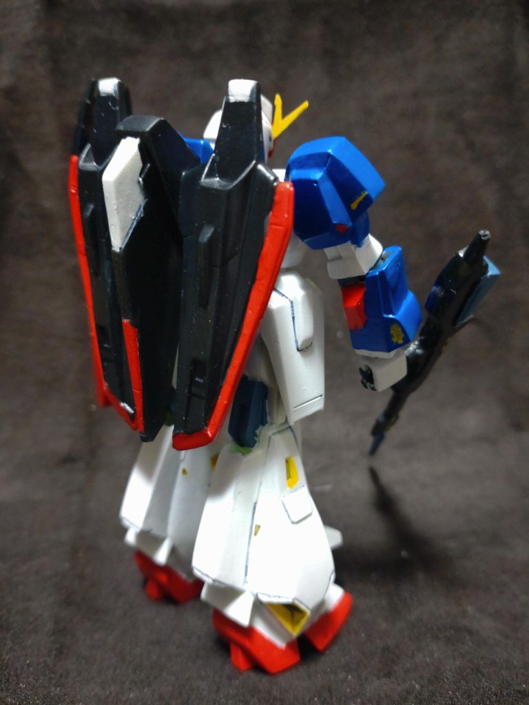 サイドアーマーとリアアーマーが大腿部に付いているのは珍しい構造だと思いました。