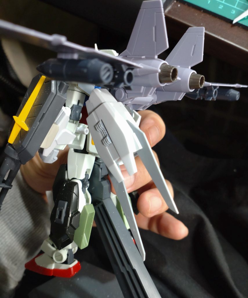 背部のブースターはウインダムのものを航空機っぽい形に整え、追加ブースターはメガライドランチャーを改造しました。