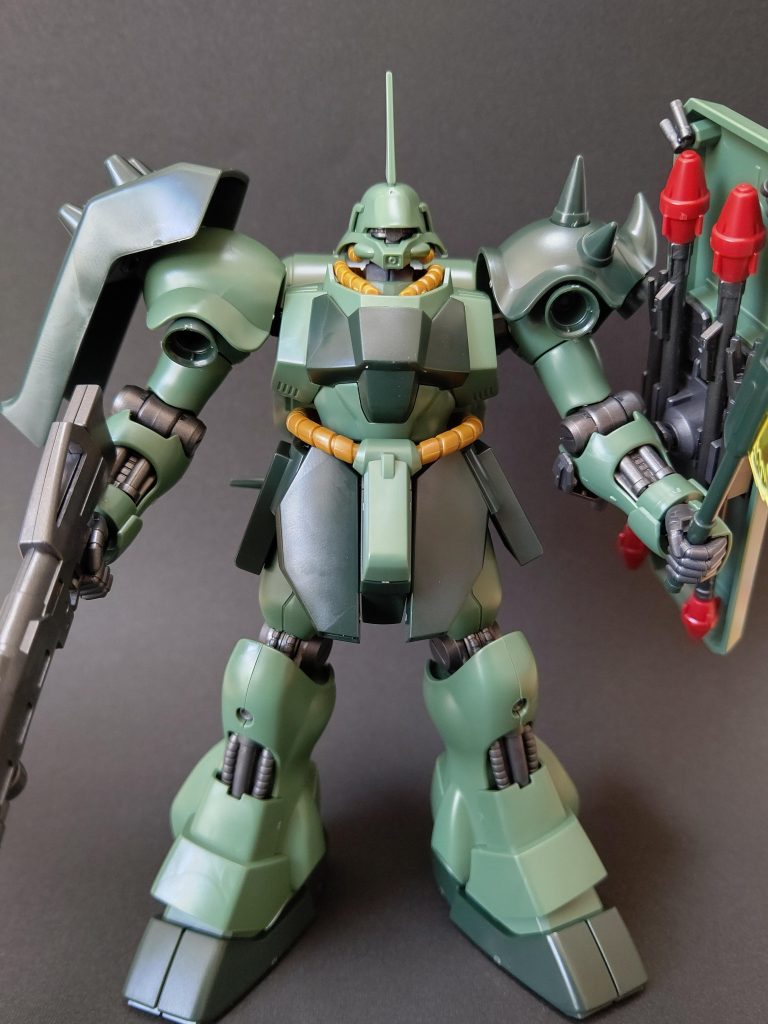 パチ組みこの配色もジオンらしくて好きです。