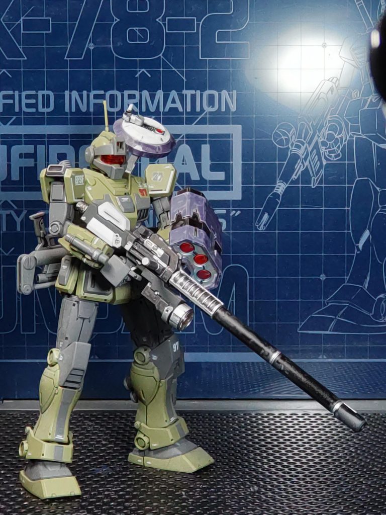 ３番機ジム・スナイパーカスタムの塗装前武装は、システムウェポンキット003のビーム・ライフル(ロングタイプ)と、ビルダーズパーツのMSランチャーとMSレドーム01