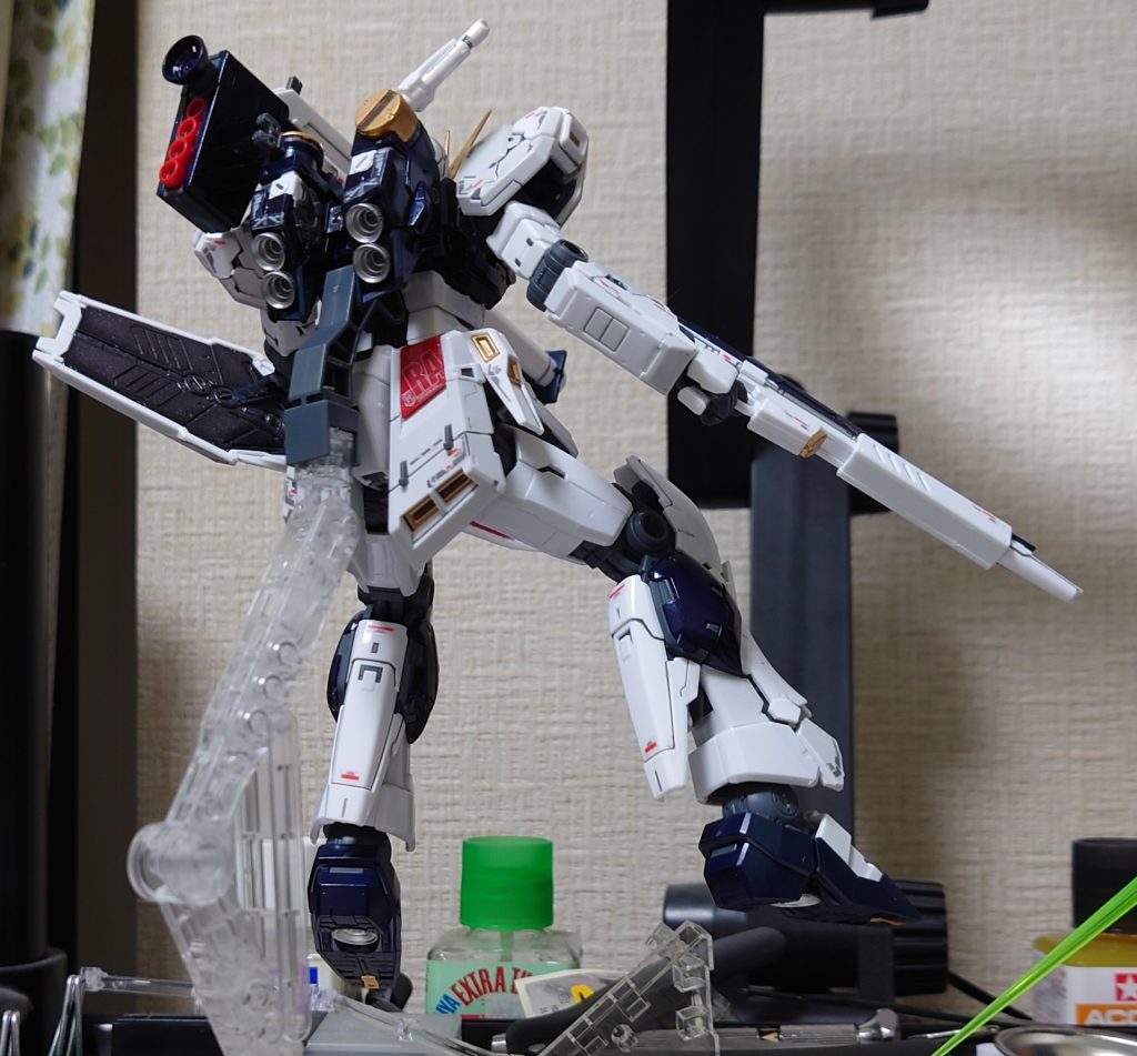 RGνガンダム–3枚目/制作者：隠れ蓑