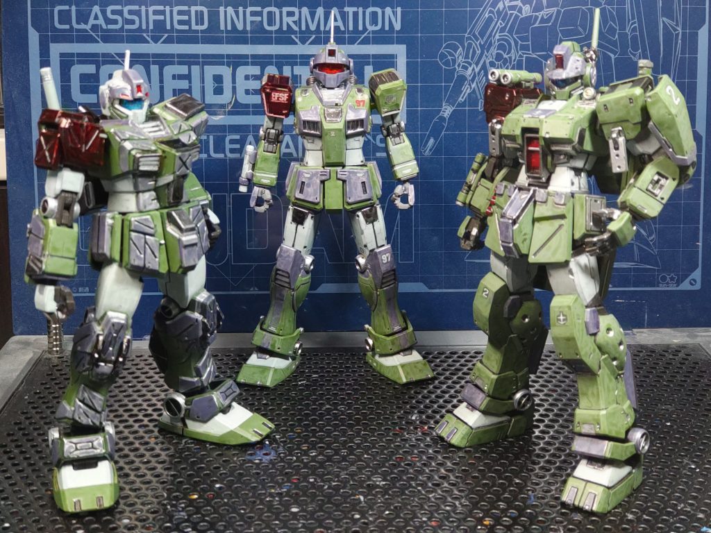 塗装後この後デカールを貼って完成使用した色は、ガンダムマーカーMSVセットセットのダークグリーンとライトブルーにガンダムマーカーガンダムメカグレー下地にペベオのシルバーを使いました