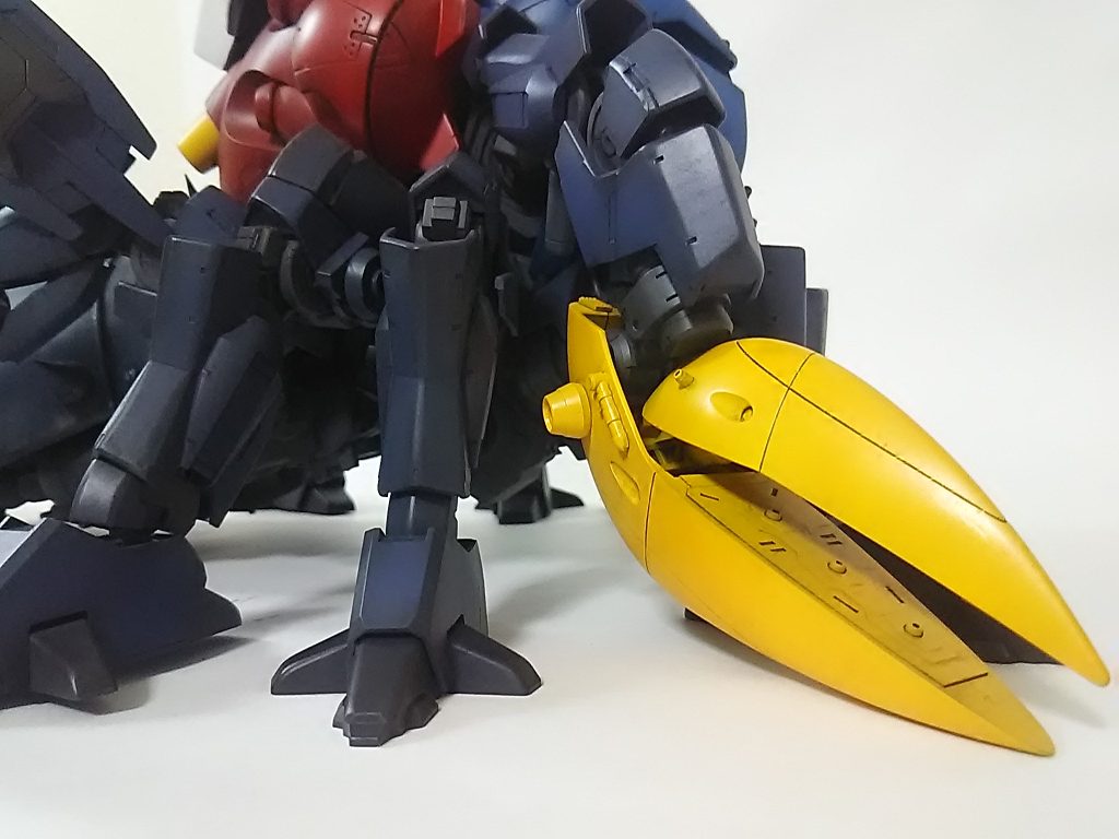 ハサミはアビスガンダムで‥可動式でこの中も光ります
