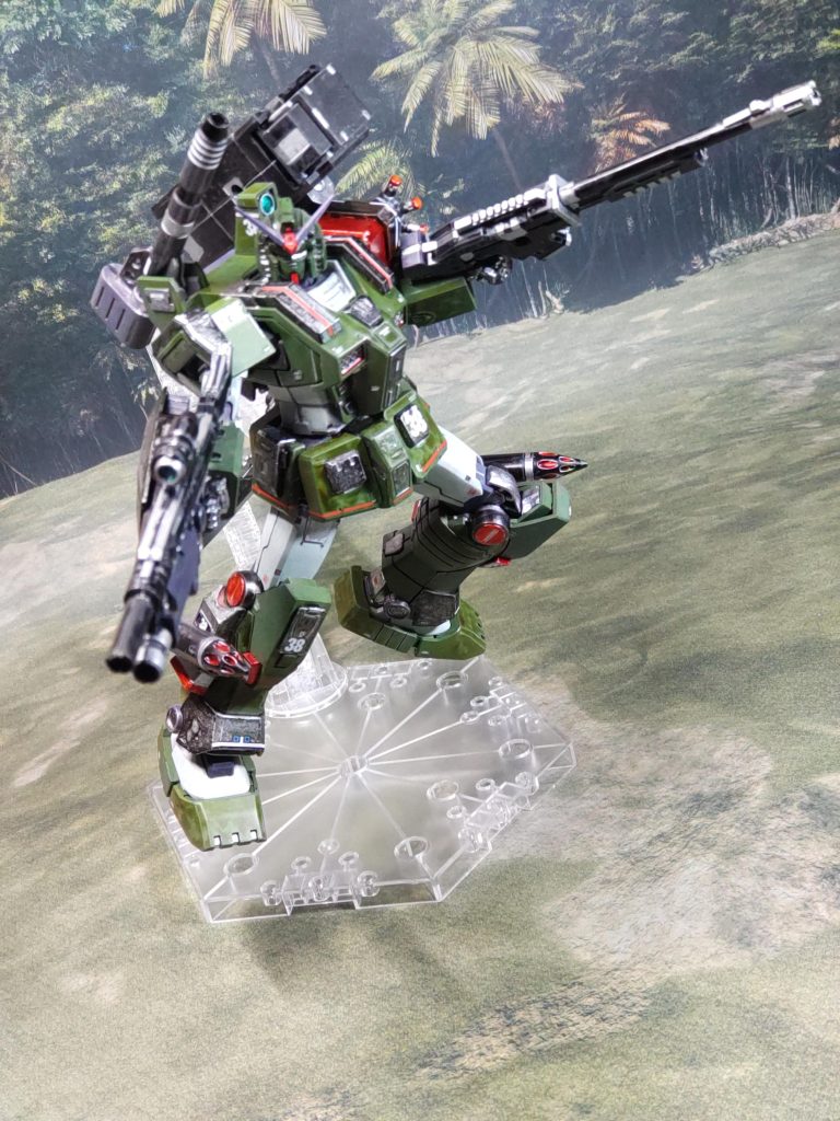 まずは、動きを入れてアクションやはり、武器は手に持つ方がカッコいい