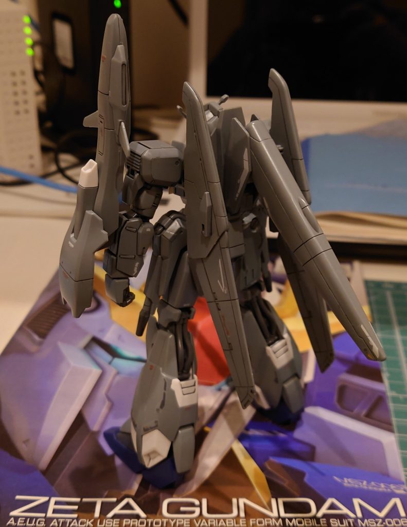 素組みゼータプラスにRGＺガンダムの余りマーキングシールを貼ってみました。私シール貼り、水転写デカールを含め大の苦手なんです💦それにデカール貼りは、造った人のセンスが問われますよね。自分センスないので、いつもほぼ貼らないで製作してましたが、新たに引き出しを増やすためにチャレンジしてみました😅 