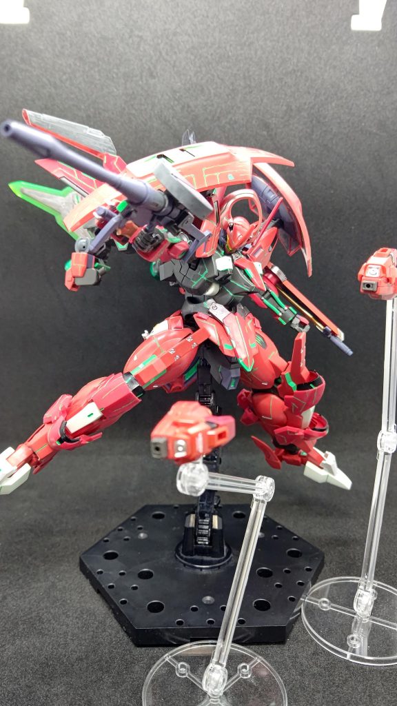 アームビットを展開し、火力upへHG レッドライダーの余剰パーツを取り付けてます。