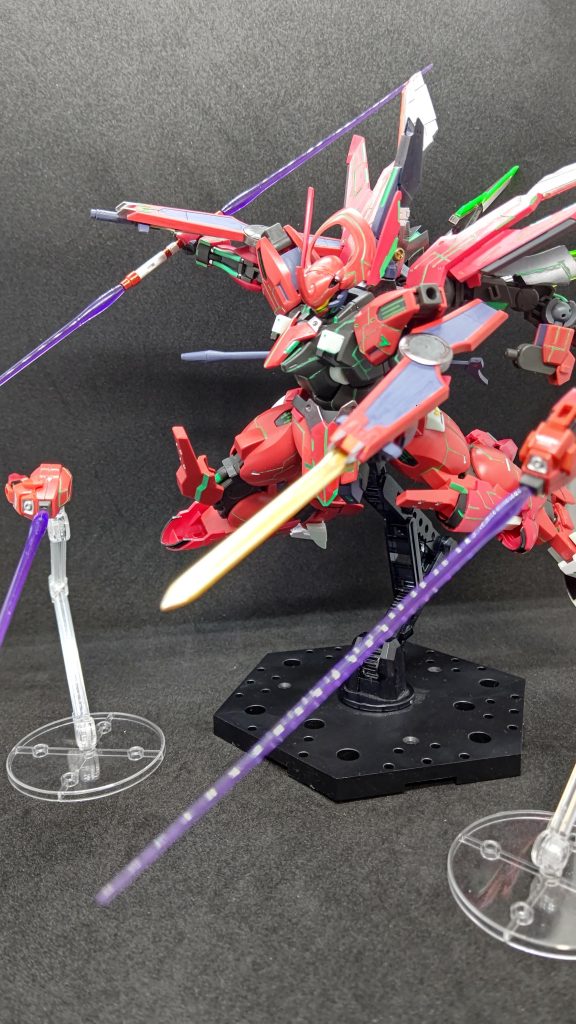 ビーム・サーベルはHG ストライクフリーダムのものを使用しましたので連結できます、アームビットサーベルも展開し敵陣へ斬り込む!!