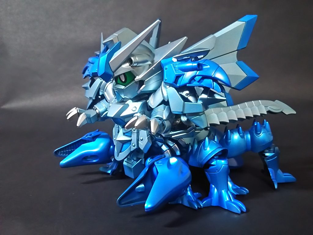 塗装はシルバーメインでブルークリアで変化をつけて