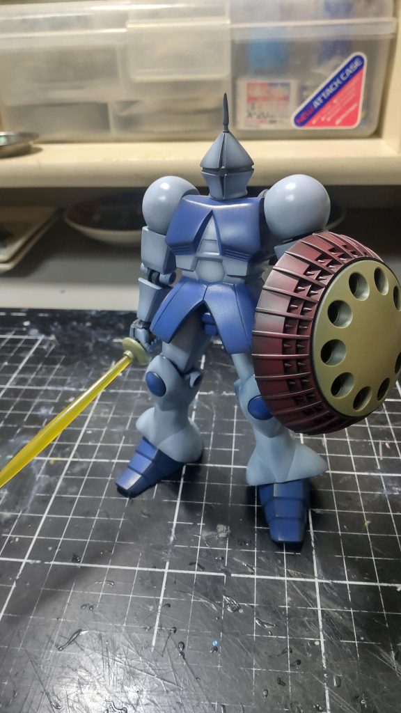 黒立ち上げで塗装してます。塗料のツヤとマーキング無しのこの状態が1番アニメ感はあったかもしれません。旧キット……奥深いですね……。