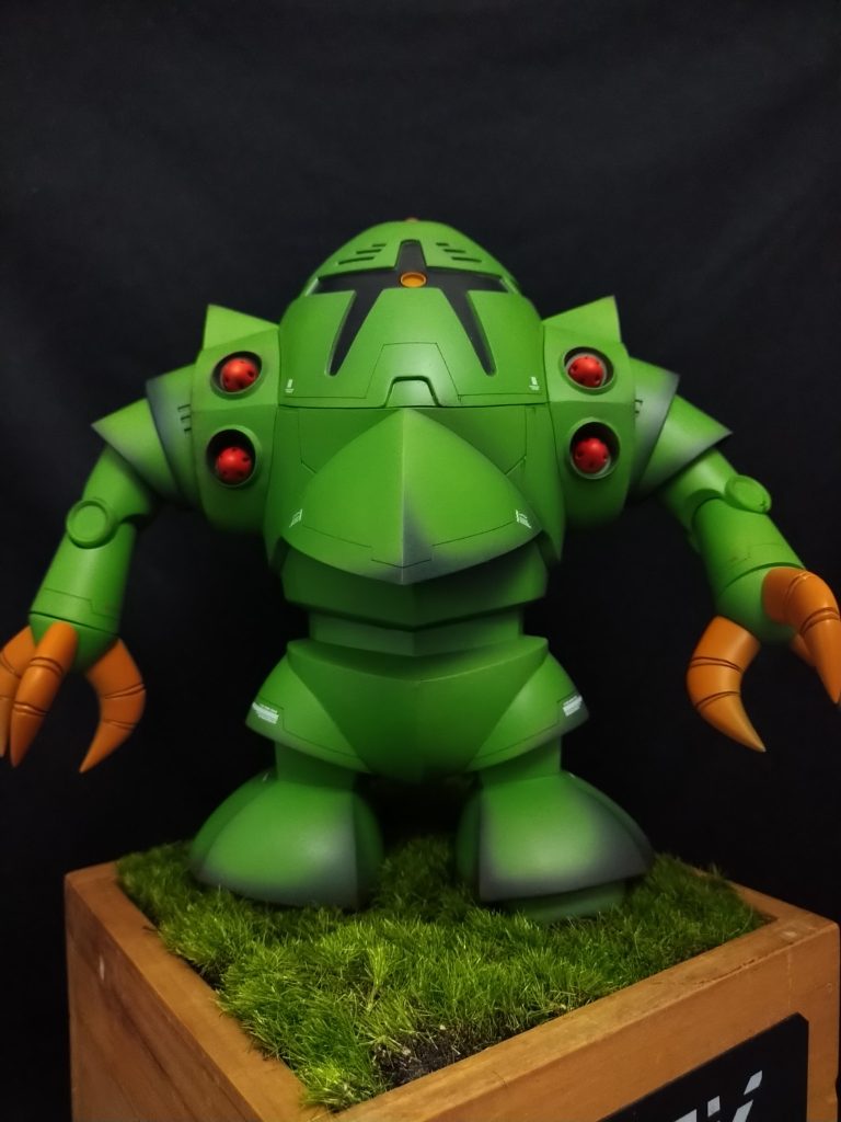 正面から見るとホンマにギャグみたいな造形してますねー、…そこがカワイイんですがね！ちなみにコレが発売されたとき、俺まだ生まれてません…！