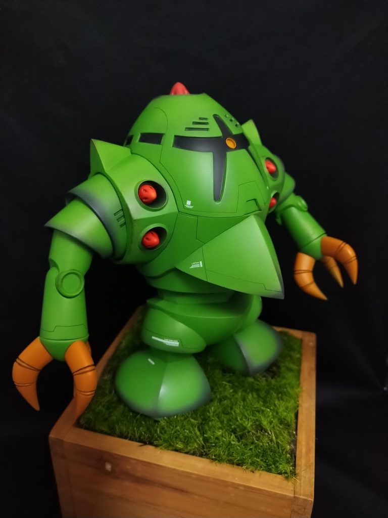 反対（左側）から見ると、そこまで大きな陰影が付いてないのが分かると思います。