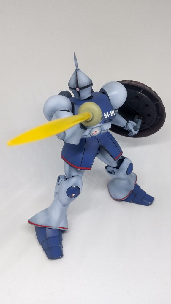 突き。格闘機はもっと動かないと中々ポーズは大変ですね……。