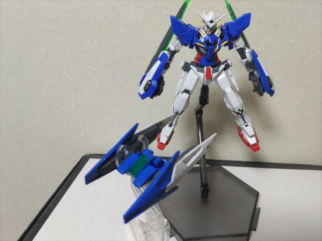 コックピット　コアファイターコックピットブロックは分離し単独飛行可能イノベイドかイノベイターの操作時かつ分離時に本体の操作が可能となる