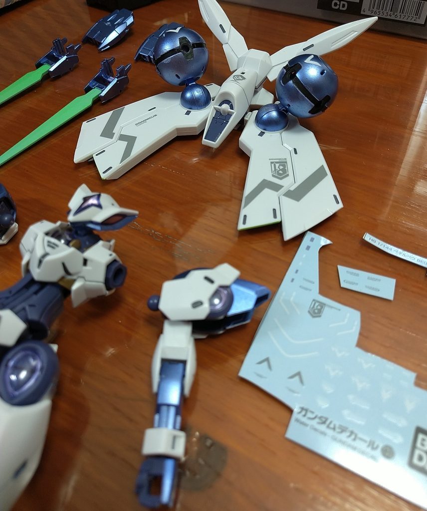 デカール貼りは普段やらないので、めっちゃ時間がかかりました。