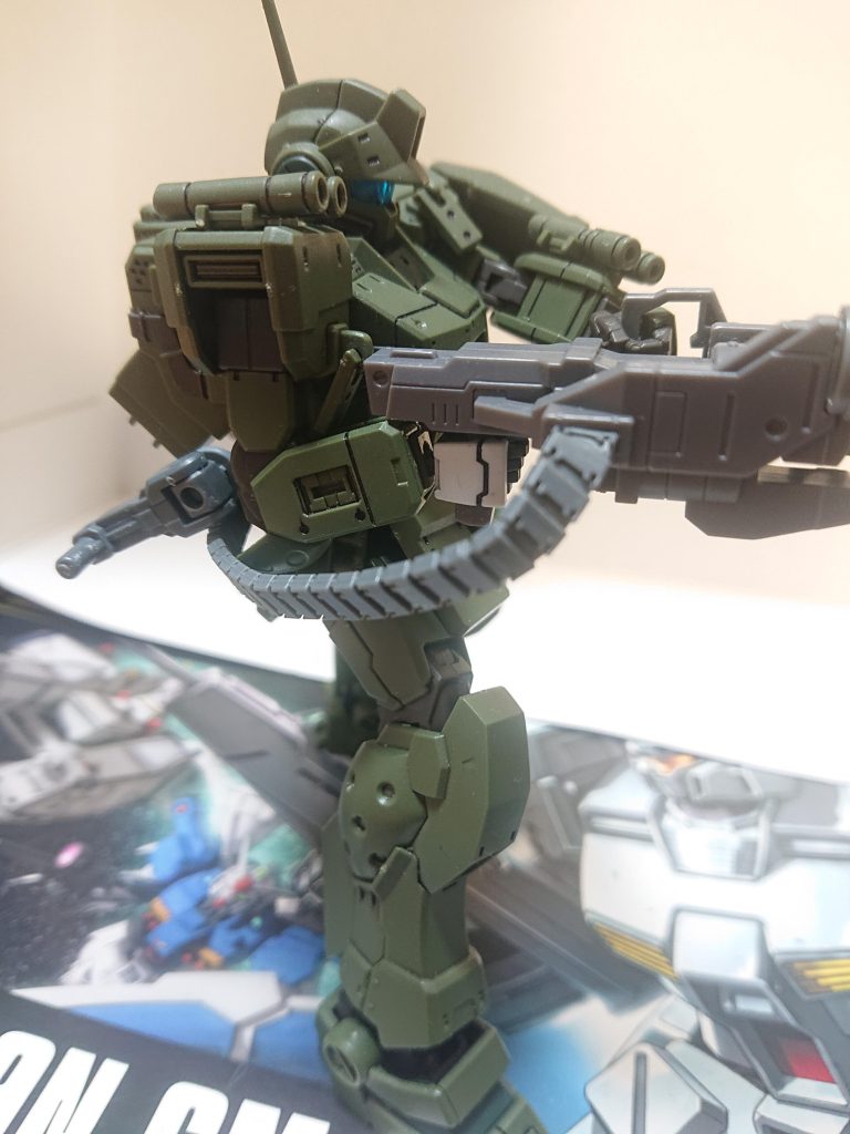 今回の機体はジム・スパルタンにペイルライダー用のジャイアント・ガトリングを装備したものです。ジム・スパルタンの手首だとグリップは握れなかったので、ダブルオーダイバーの手首を流用してます。