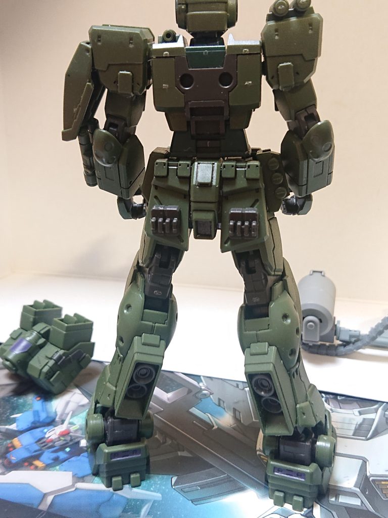 バックパック、ジャイアント・ガトリング未装着時の背中です。