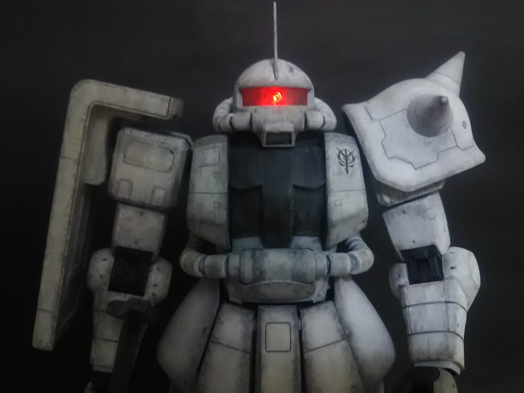 モノアイを光らせてみる‥