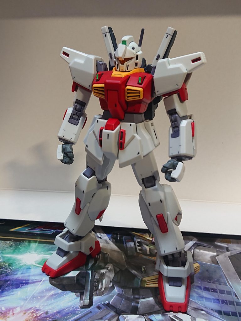 解説文①：本機の概要①本機はルナツーが正規軍向けに開発した機体であるRMS-212ジム・カスタムMk-Ⅱの先行量産機である。本機は対エゥーゴ部隊などの小規模のエース部隊向けに開発がされており、高い性能を有していたものの、ティターンズの推進する機種統合計画の煽りを受けて先行量産機が8機出た段階で計画は中止にされた。しかし、UC0087年11月上旬に乗機のヘイズル・アウスラを破壊させられていたエイレン・ユーリ少佐は、ヘイズル系よりも高い総合力を持つ本機を徴用したいと懇願、そしてティターンズには予備機1機を含めた計3機が配備された。解説文②へ続く