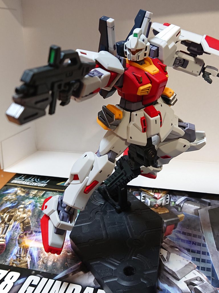 UC0087年12月上旬、クワトロ・バジーナ大尉によるダカール演説により世論はエゥーゴ寄りに傾きつつあった。そんな中、ティターンズのユーリ中隊は戦闘訓練を行っていた。ミク「懐に近づけば…もらいました」赤と白のMS同士が戦闘をしており、その片方がもう片方へ撃墜判定を下したエイレン「またやられた〜…やっぱりミクちゃんは速いね」ミク「エイレンがくれたこの機体のおかげですよ。ありがとうございます」エイレン「…ふふ、ありがとう…ん？」エイレン機がIMPCを着艦モードから切り替えるミク「どうしました？」エイレン「ジム・クゥエルがなんでこんな宙域に…サイド1のエゥーゴ牽制の演習は私達の隊が…」ジム・クゥエル数機をエイレン機が見つける。ミク「それは大佐に聞いてみたらいいんでは…？」エイレンが所属する艦の艦長との通信をしている間、ミクが観察を変わったが…ミク「…！？…エイレン！ダメだ！！今すぐ止めさせて！」エイレン「何っ、どうしたの！？」ミク「毒ガスを持ってる！速くしないと…サイド1の方へ行ってる！」 エイレン「まさか…！？…はい、なるほど…ジャミトフ総帥はしらないと…艦長、ではやりますよ？…やりましょう」エイレンが艦長から毒ガス輸送部隊の撃墜許可を取り付ける。バーザム改が発艦準備に入っていくなか、彼女らは先行して向かった。