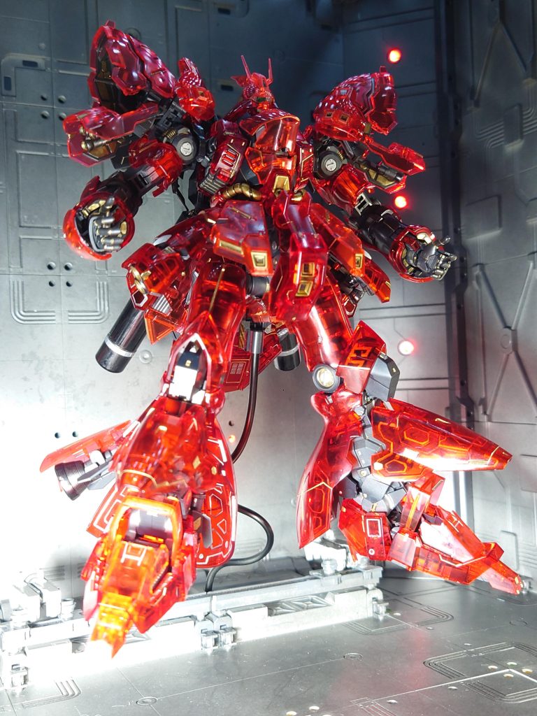 今回は装甲表面は研磨、裏面はディティールを塗装で、透けて見えることを意識してます。