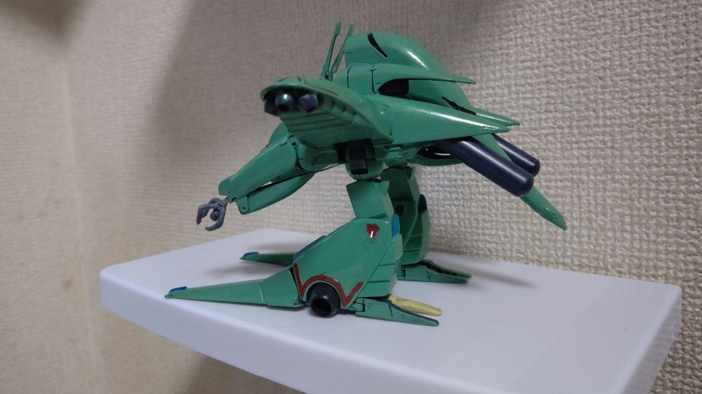 湿気のせいか未だに完全に乾かないため完全に修理する前の足後方の部分も載せます