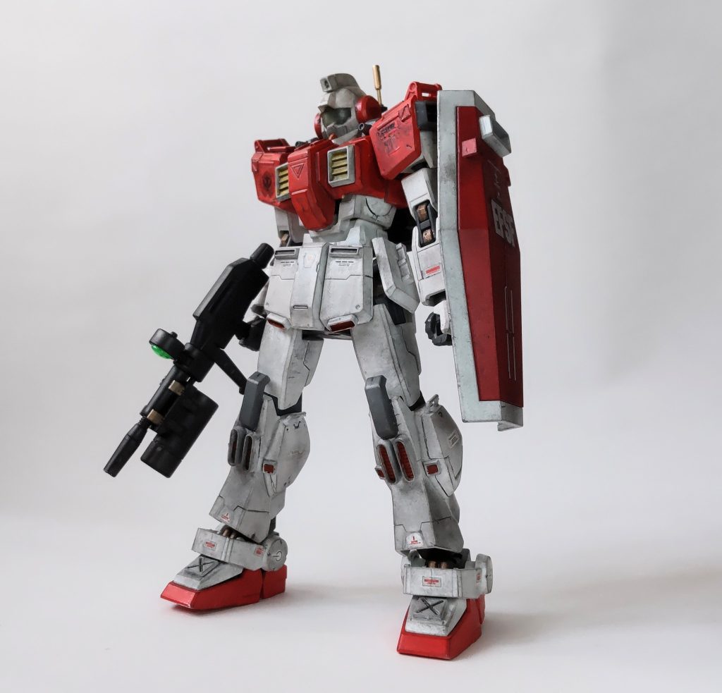 この度は長文ですみません🙇オリジナルMSVに合わせパイロットも公式にないオリジナル人物を登場させました。では今回主役の「RGM-79(C)先行試作型指揮官用ジム」の紹介です。設定としては地球連邦地上軍から宇宙軍に陸戦型ジムが譲渡され宇宙軍が汎用型として改修した機体です。なので各所にスラスターを増設してます。