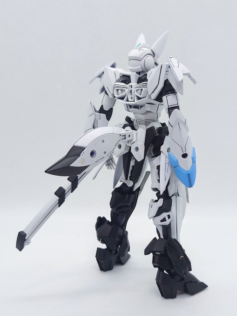 背面各所の3mm軸は埋めず拡張性を残しました。オルタナティブで使っていたハンマーや、ブラックサレナ的な増加装甲なんか作れたら面白そうだなと思います。