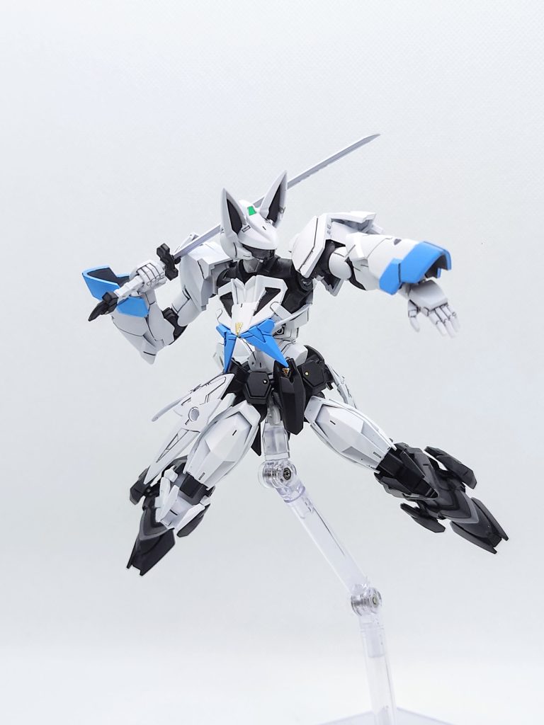 ビームサブマシンガン袖口に装備された射撃武装です。