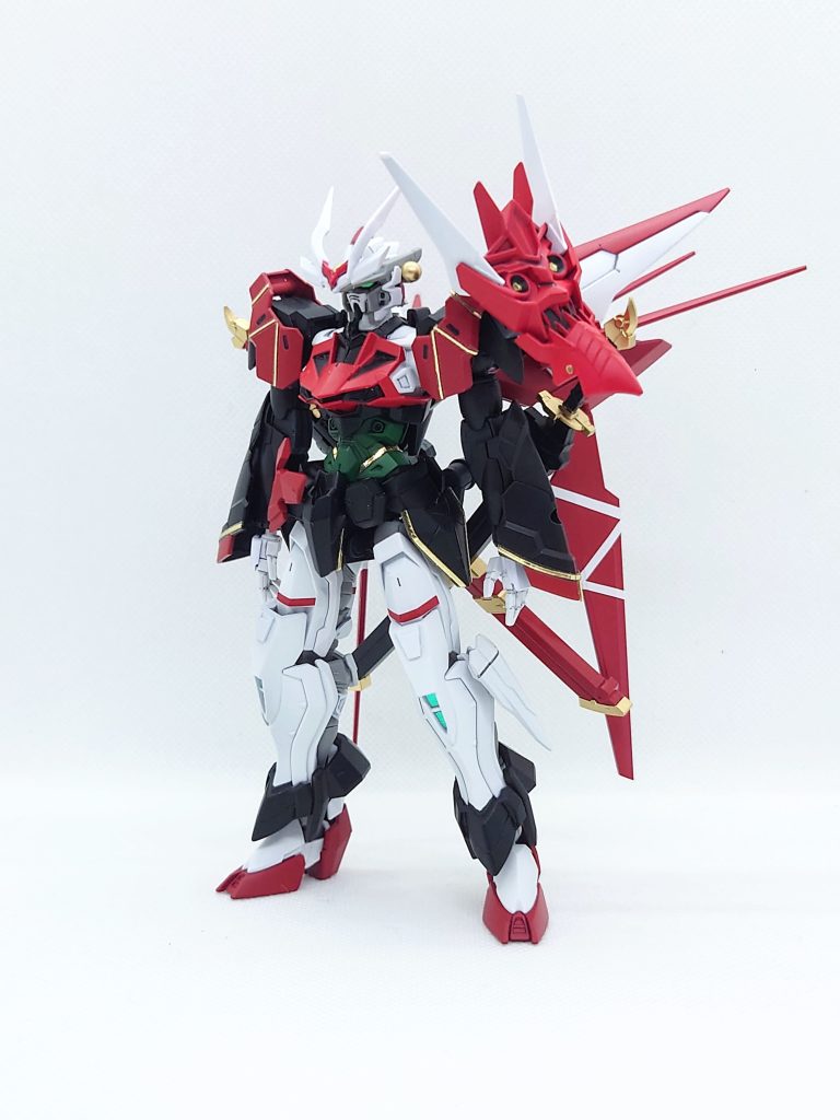 前面ベースはロードアストレイです。引っ掛けている着物は肩の意匠へ、頭のお面は盾として肩へと、モチーフのシルエットをイメージしつつ可動域を損なわないように再配置してみました。