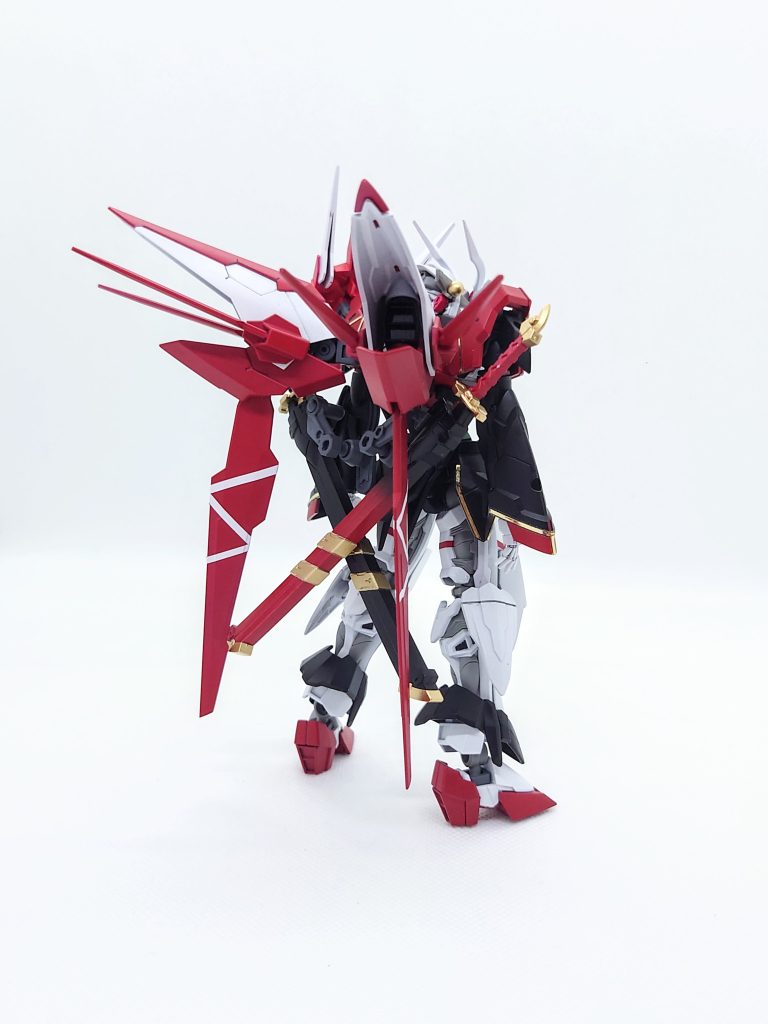 背面背中のお飾りはブースターユニットに置き換えてみました。