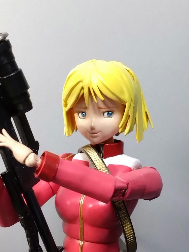 肩にかけてるガンベルトはケーブルタイを逆にしてギザギザ部分をゴールドに塗装しました。😄