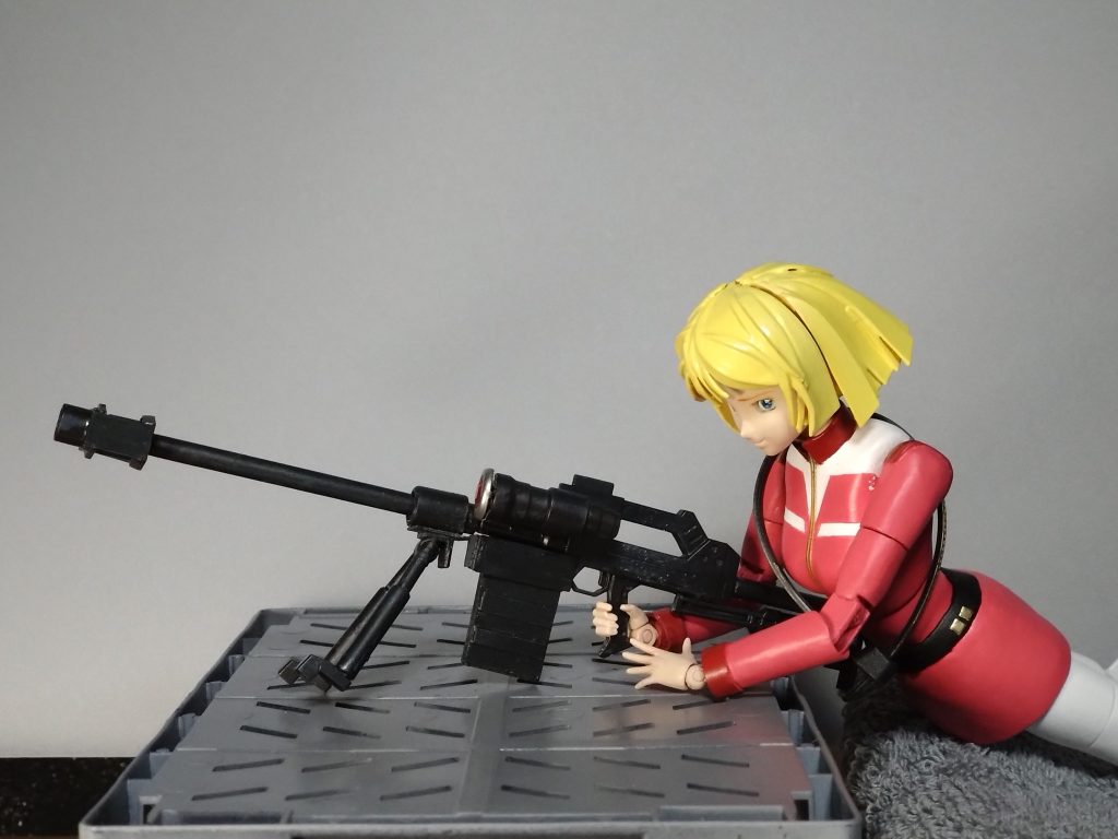 「こんなに射撃が難しいものだなんて…。」始めはそう思ったわ。でも(慣れていくのね。自分でもわかる。)