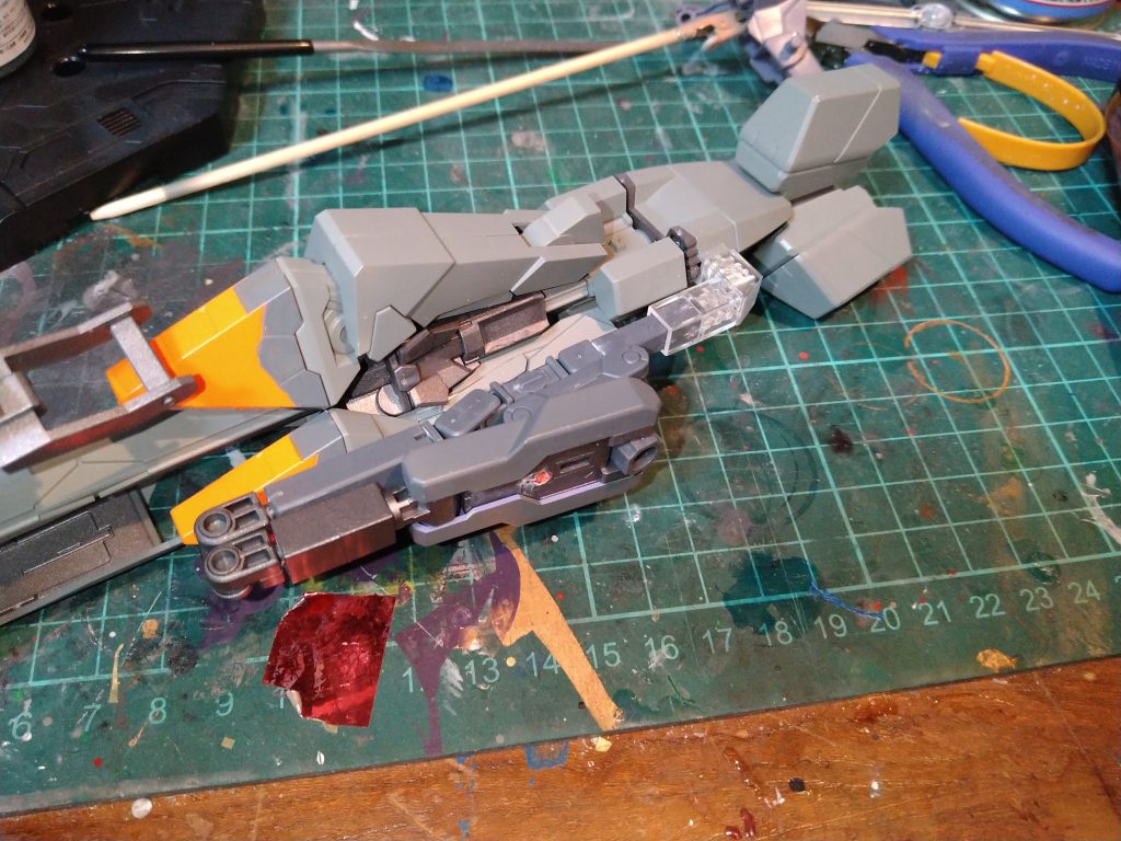 大型武装の接続軸はビルダーズパーツとスタンドの接続パーツを組み合わせて制作しました