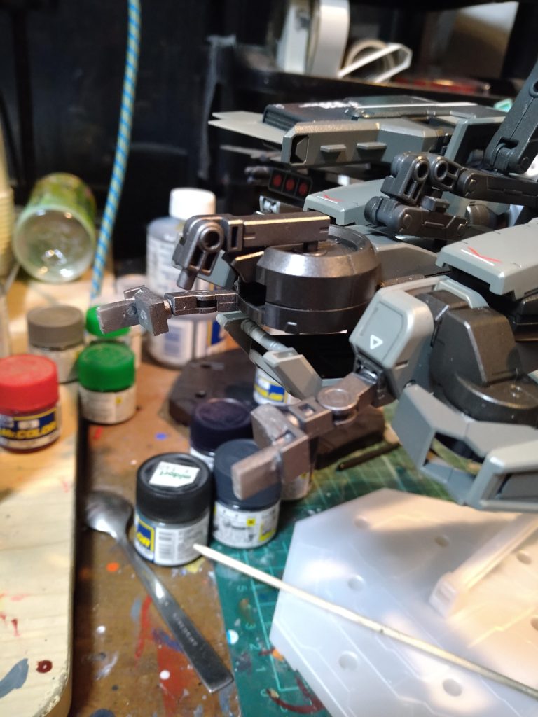 クタンの前面に軸を差し込んでます