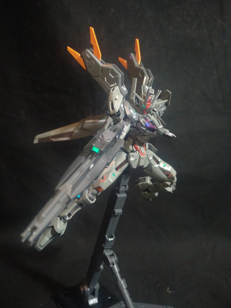 射撃体制ライフルが少し重いのか、手首がプラプラなので少し補強しましたが、あまり効果がなかったです(^_^;)