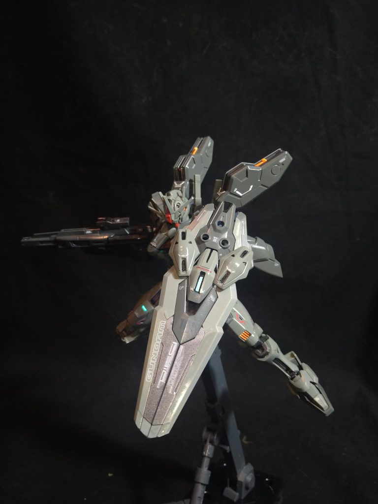 シールド装備デカくて良いのですが、腕の稼働が狭まるのが少し難点。 