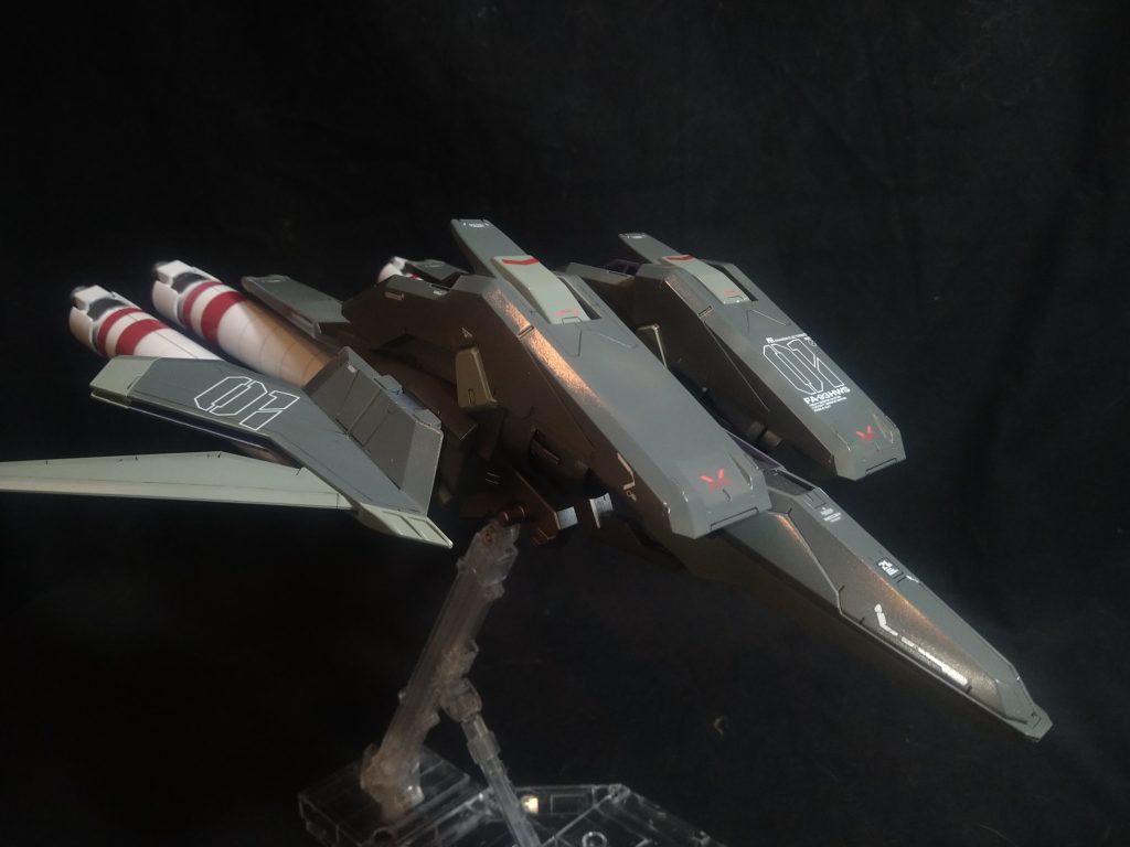 強襲用大型ブースターGN-アームズを独立稼働可能なバックパックとして作成してます。後部にA装備のプロペラントタンクブースターを取り付けて機動力などを底上げしており、パージも可能です