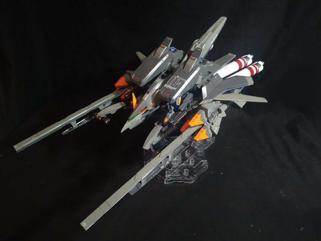 エアリアル強襲型 ゼピュロス(巡航形態)コアユニット、A装備、GN-アームズとのミキシングになります。             コアユニットに装備させていたシールドを機首とした高速巡航形態になります