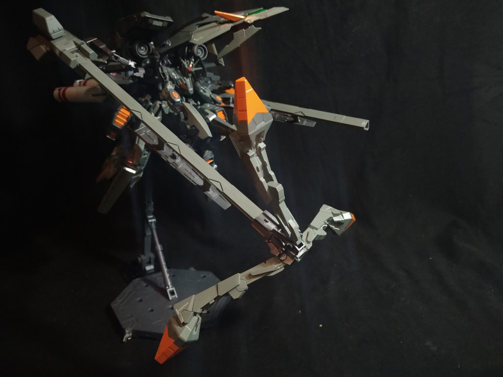 特殊兵装展開形態多目的ツールとしての機能を持たせたクローを展開でエネルギーシールドを展開、または捕獲などの物理機能を想定。