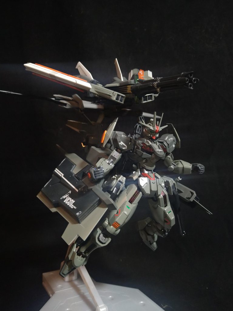 特殊強襲形態大型ブースターと独立稼働する大型ガトリングユニットによる攻撃スタイルを主としており、高速戦闘を想定してます。