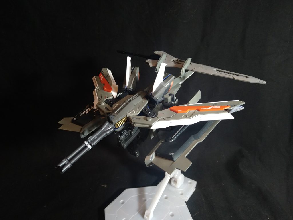 強襲ユニット3MGフルドドをベースにタクティカルアームとロードアストレイの大剣を使ったミキシングです。　　　　　　　　　　　　　　　　　　　　独立稼働によりサポートメカとしても使用することを想定で制作してます。