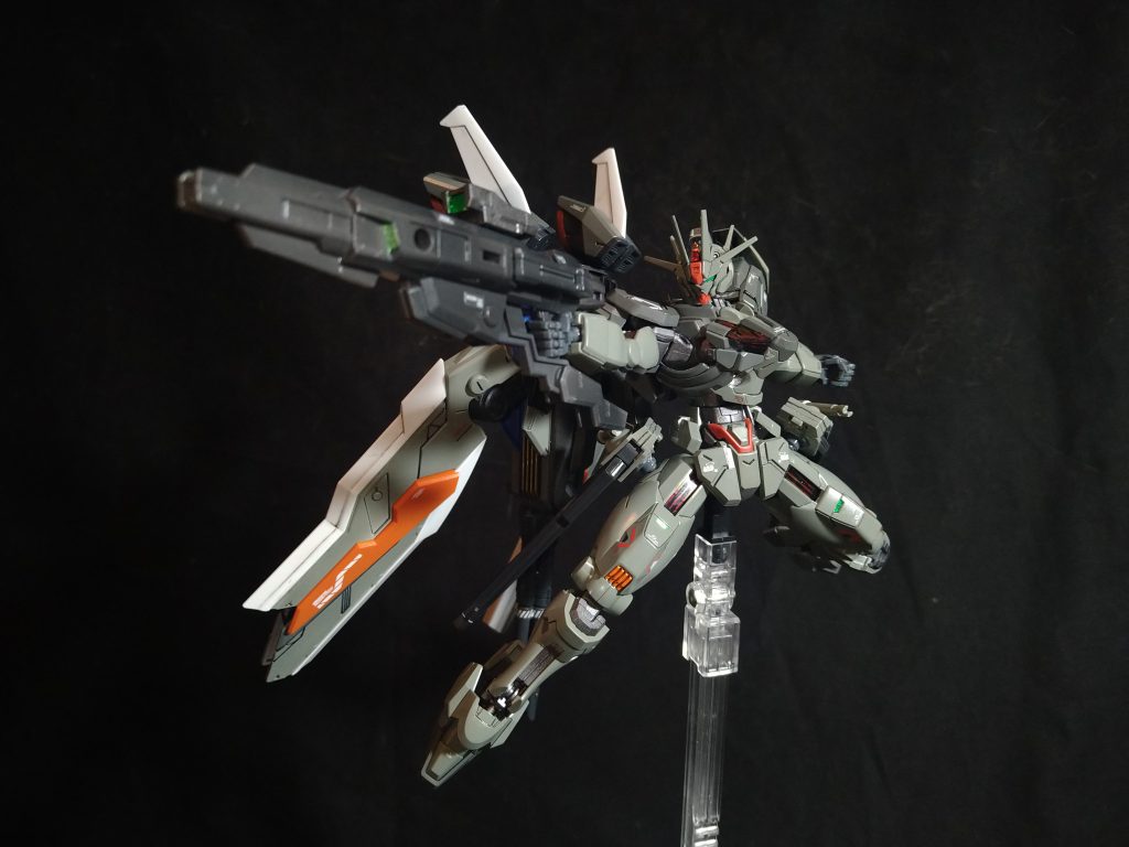 大型ガンビット装備ただのブルーフレームです（笑）　　　　　　　　せっかくバックパック化出来るので装備させてみました。想定してた以上に前作の改造キットがここまでマッチしてくれるとは思いませんでした(^_^;)