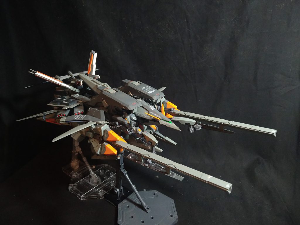 最終形巡航形態A装備、GN-アームズ、クタン、フルドド、タクティカルアームを組み合わせたアームド・ベース形態。