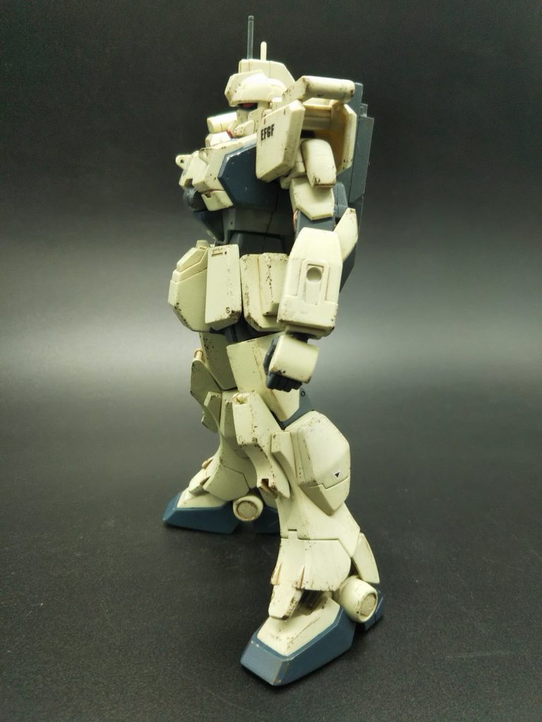 合わせ目消しもそこそこに無改造、全塗装。あ、胸装甲のフックかけそうなところの穴だけ開けましたわww