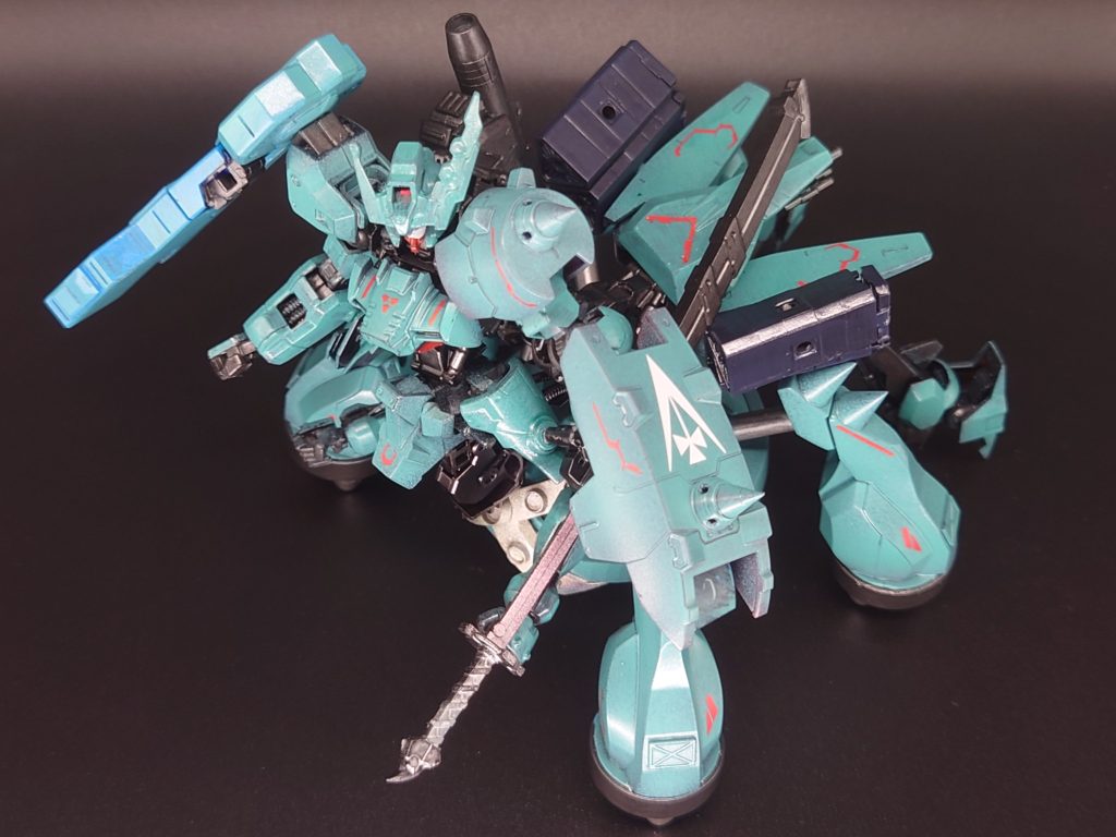 ここのところ見立てMSばかり続いていたので、オリジナル機体に取り組んでみました。ベースキットにはアスタロトリナシメントをチョイスして、同じく鉄血シリーズに登場するユーゴー、そして禁断のポケモンプラモデル第2段「メタグロス」とのサンコイチミキシングという狂気の産物です(笑)