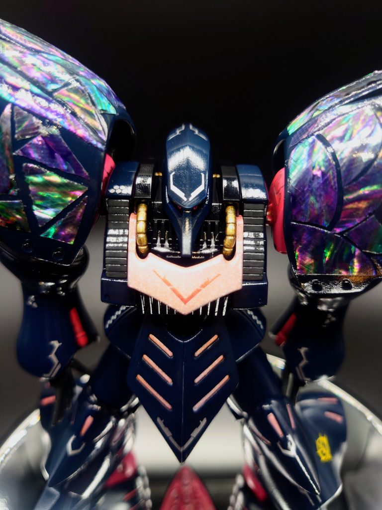 耐ビームコーティングの研究用として開発された本機だが、逆にジェネレーター出力の殆どを装甲の機能に振り分けられているため、ファンネルを用いた攻撃はオミットされている(腕部のビームサーベルによる接近戦は可能だが緊急避難用)。