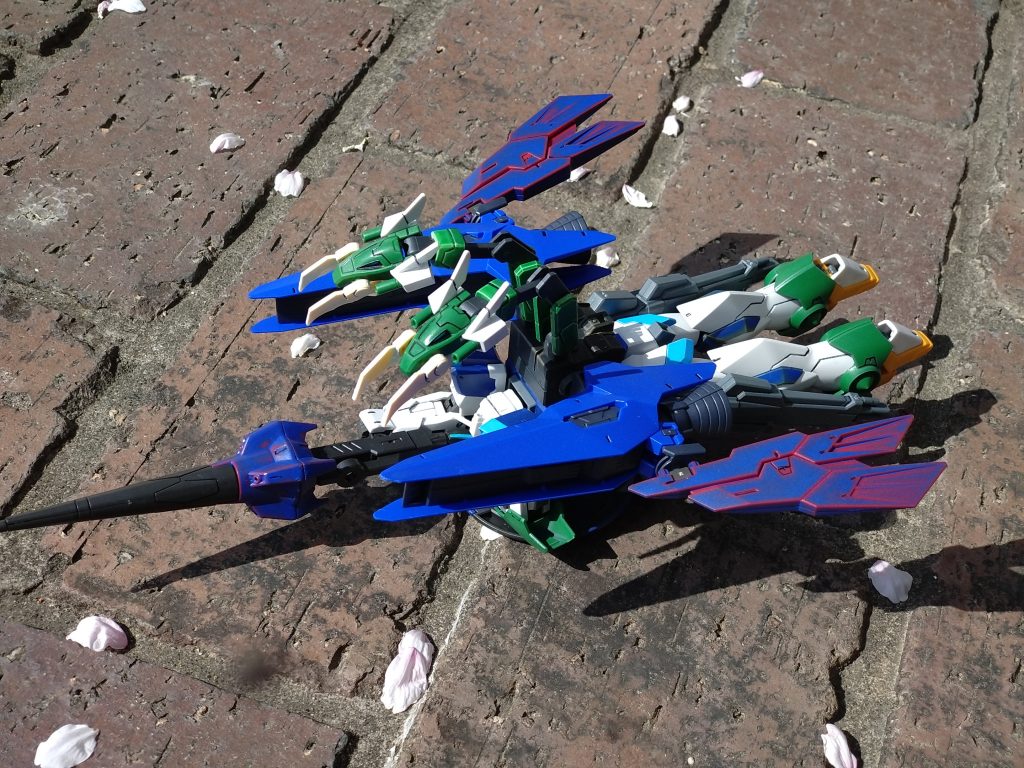 インパルスガンダムですが分離・合体機能は廃除して変形機能だけ残している。という設定です。